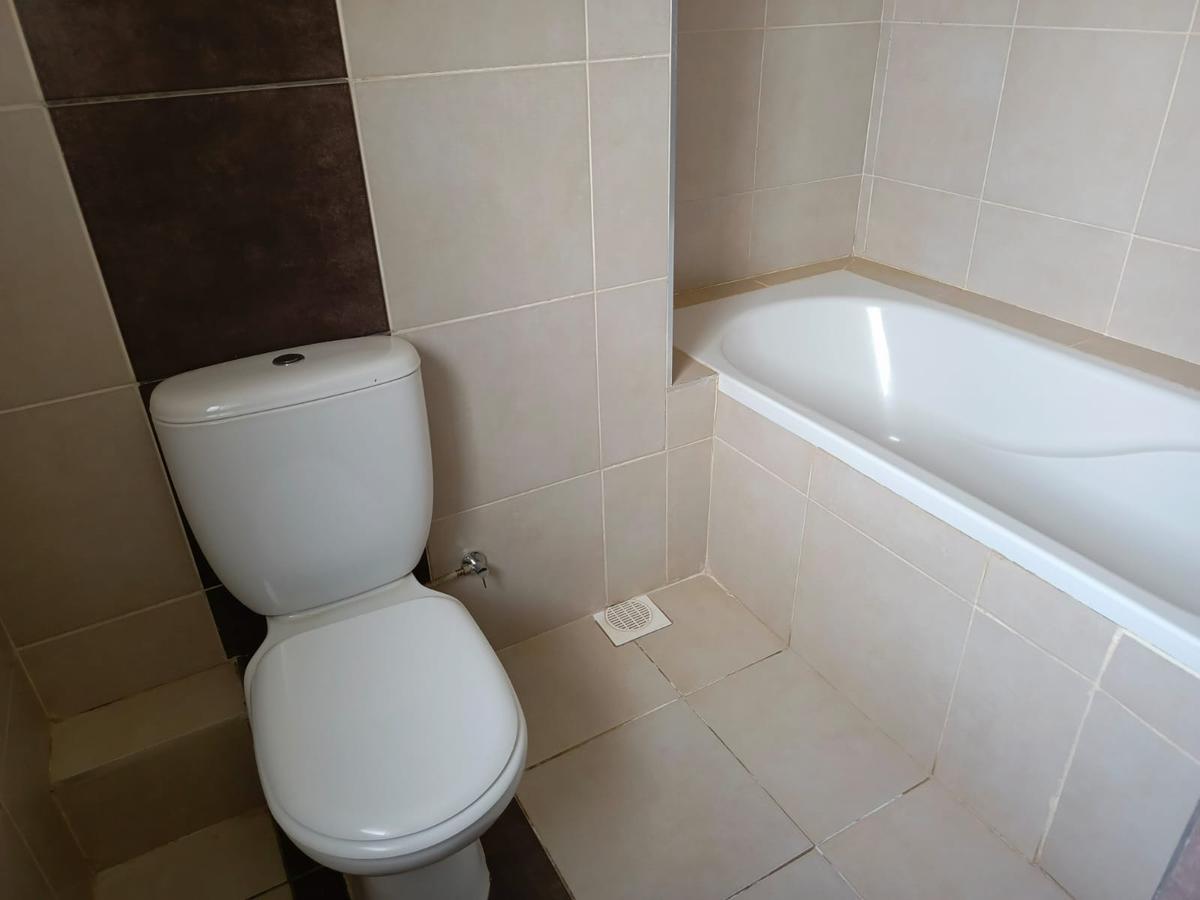 4 Bed House with En Suite in Ridgeways - 17