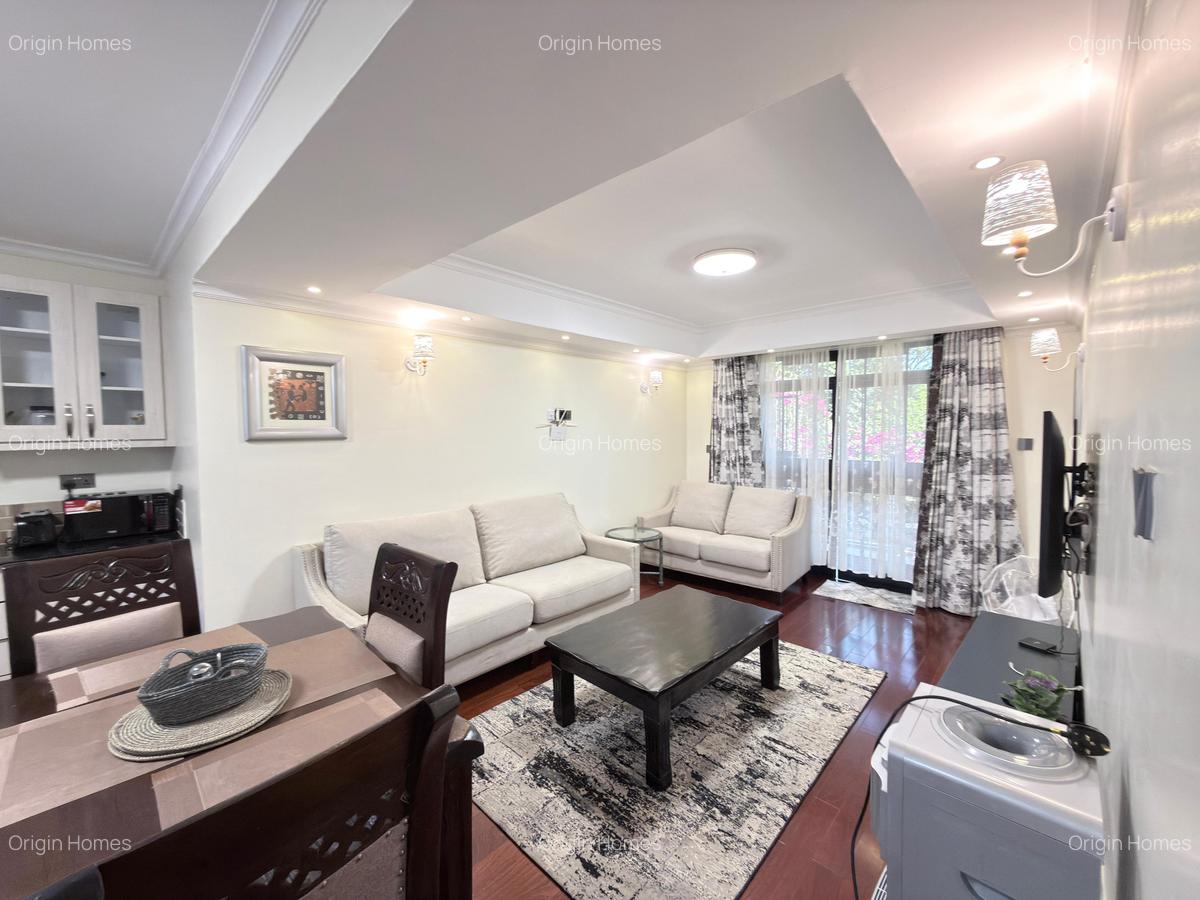 1 Bed House with En Suite in Lavington - 1