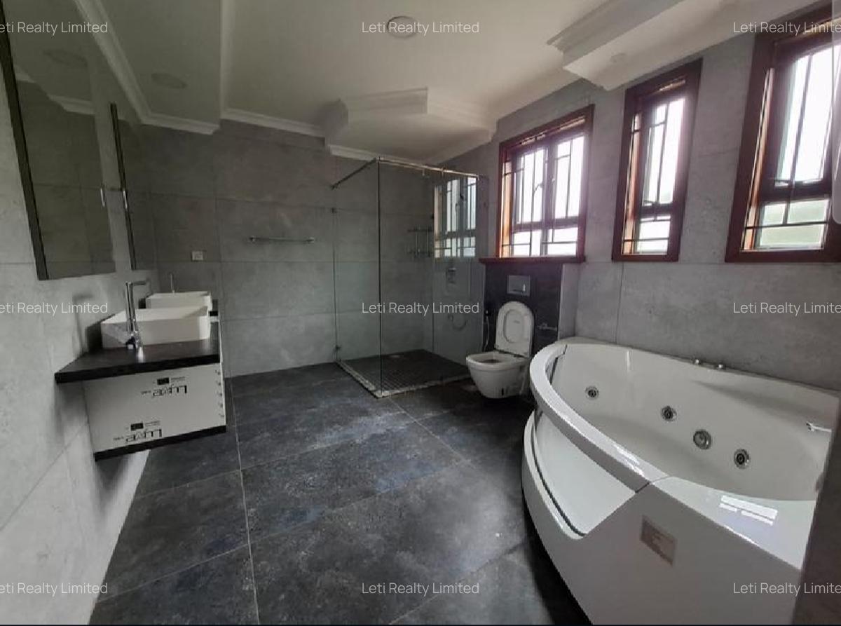 6 Bed Townhouse with En Suite in Lavington - 9