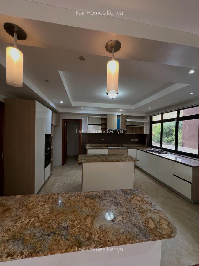 4 Bed Apartment with En Suite at Riverside Drive - 2