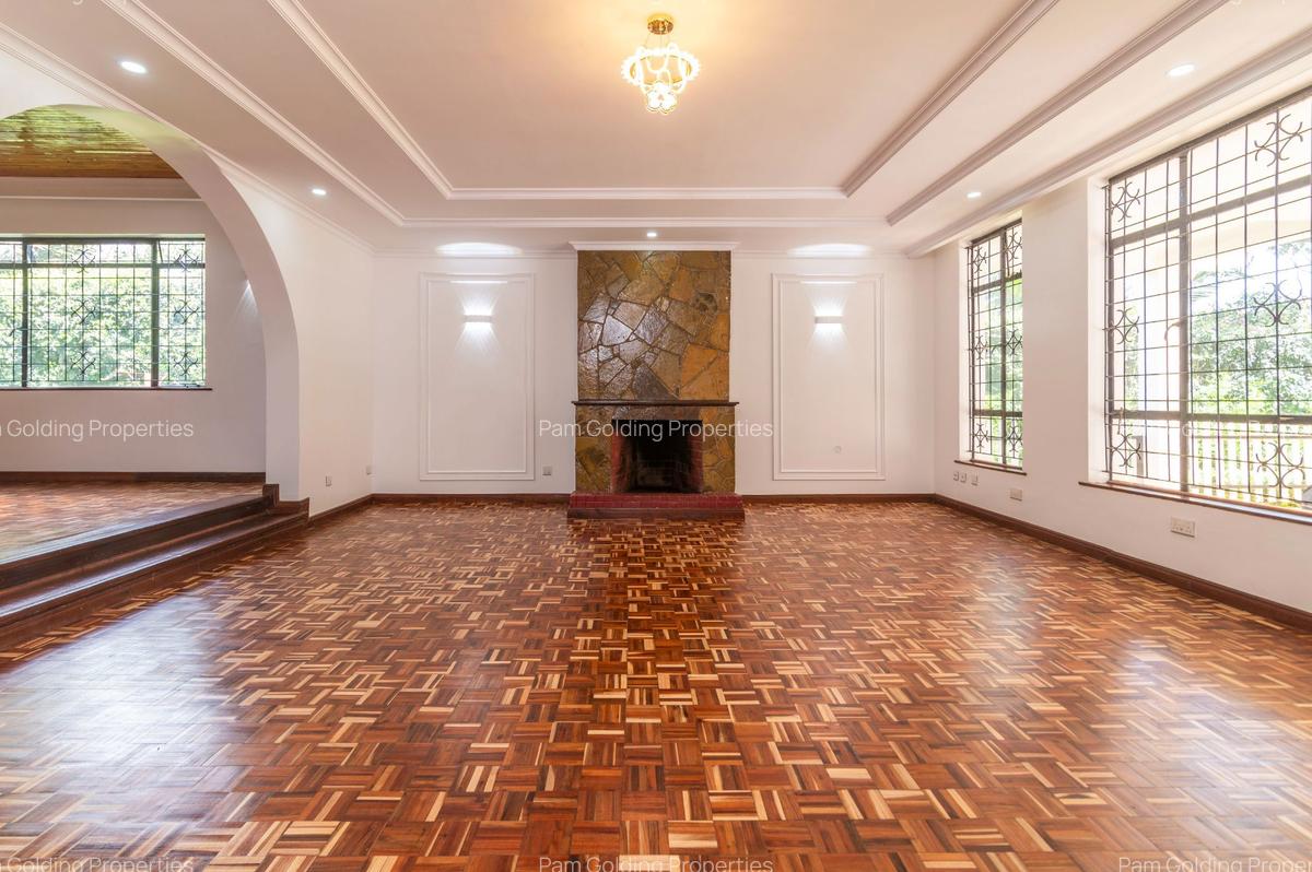 5 Bed House at Ridgeways - 4