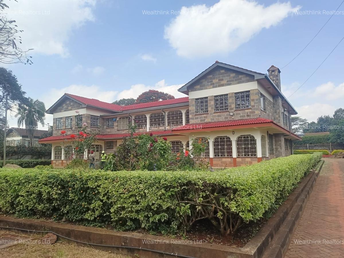 5 Bed House with En Suite at Nyari - 2