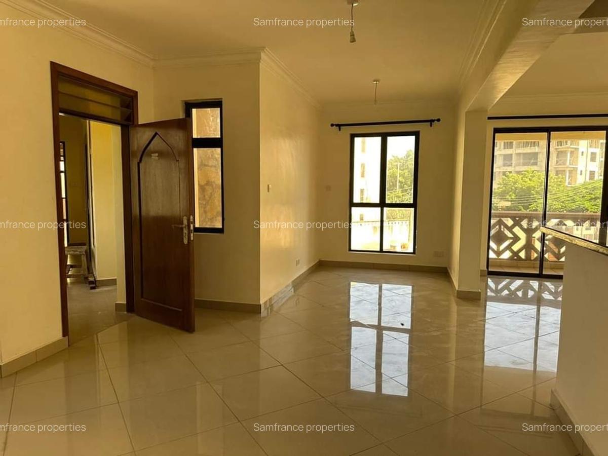 2 Bed Apartment with En Suite at Links Road - 4