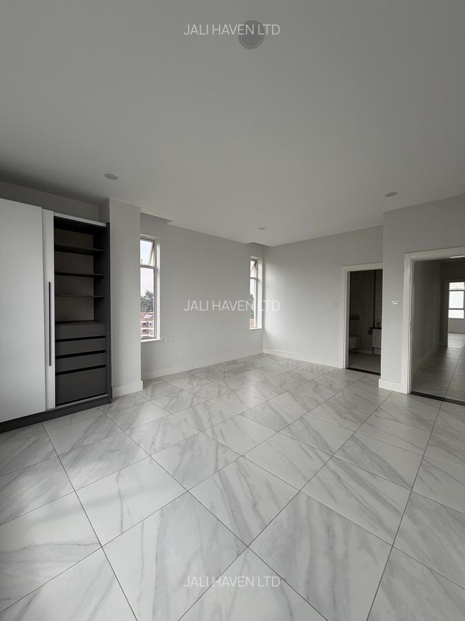 3 Bed Apartment with En Suite in Westlands Area - 8