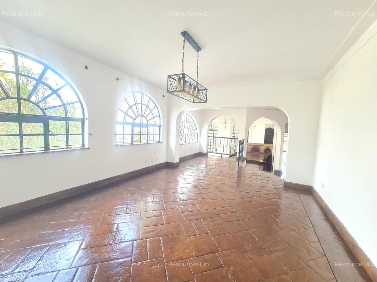 5 Bed House with En Suite at Nyari - 7