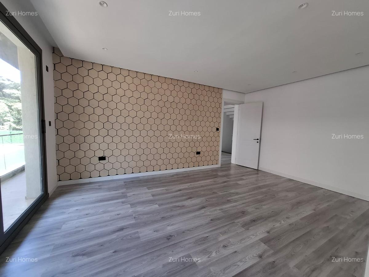 5 Bed Townhouse with En Suite in Lavington - 12