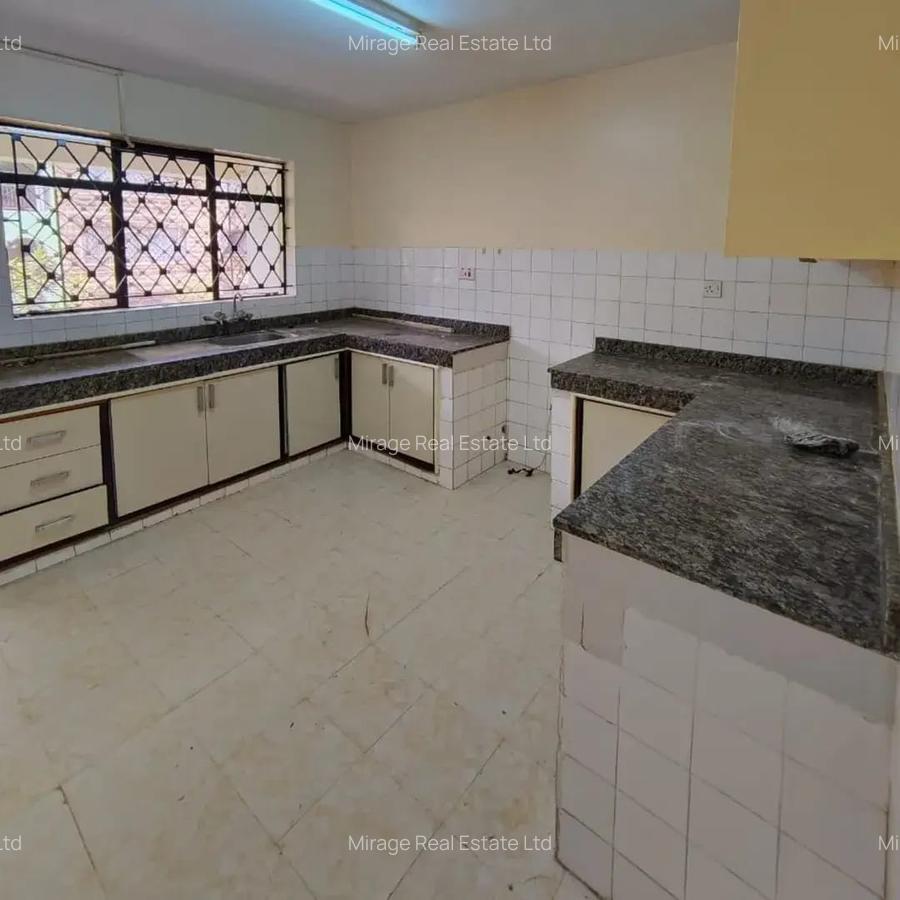 4 Bed Apartment with Swimming Pool in Kilimani - 15