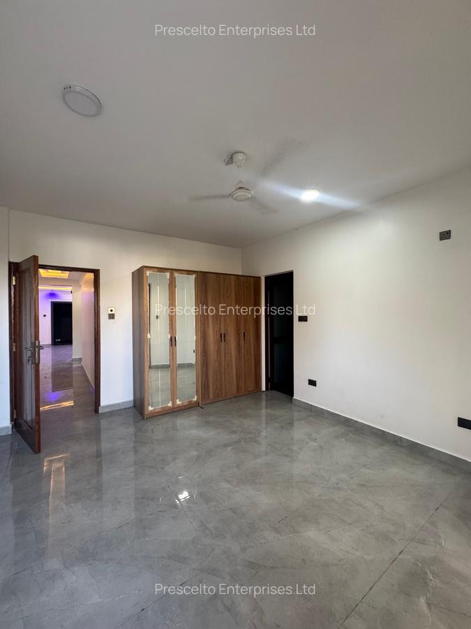 3 Bed Apartment with En Suite at Off Links Road - 13