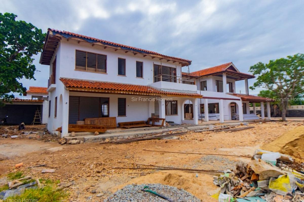 3 Bed Villa with En Suite in Diani - 1