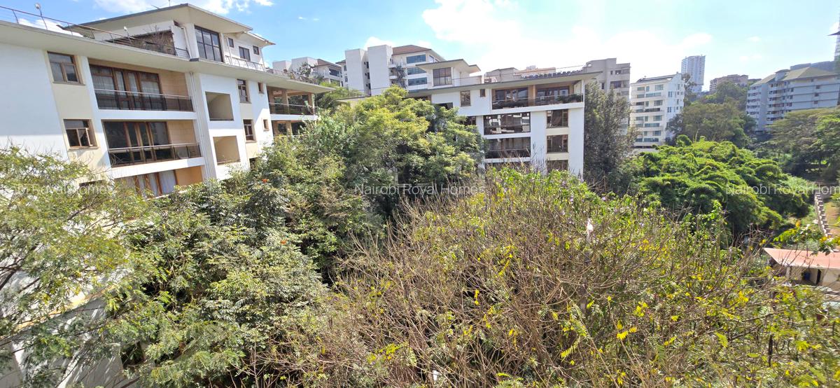 3 Bed Apartment with En Suite at Riverside - 11