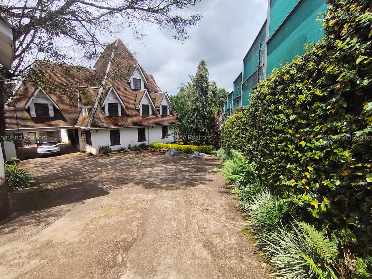 7 Bed House with En Suite in Runda - 7