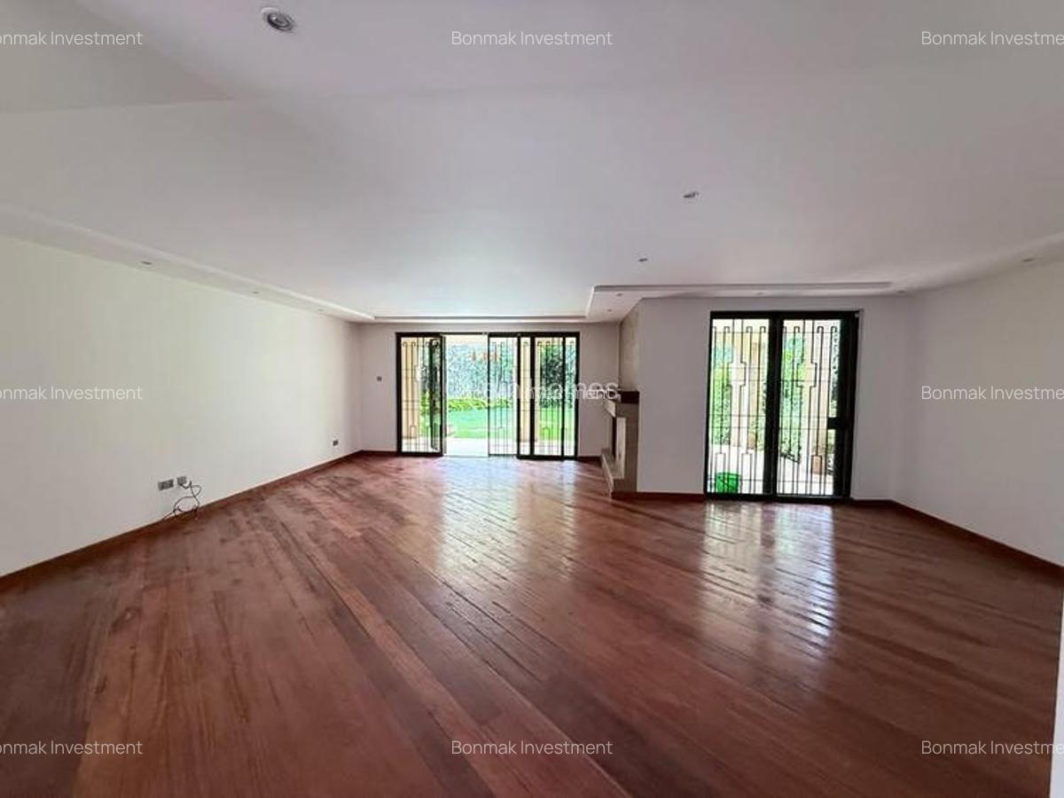 5 Bed Townhouse with En Suite at Lavington Green - 12