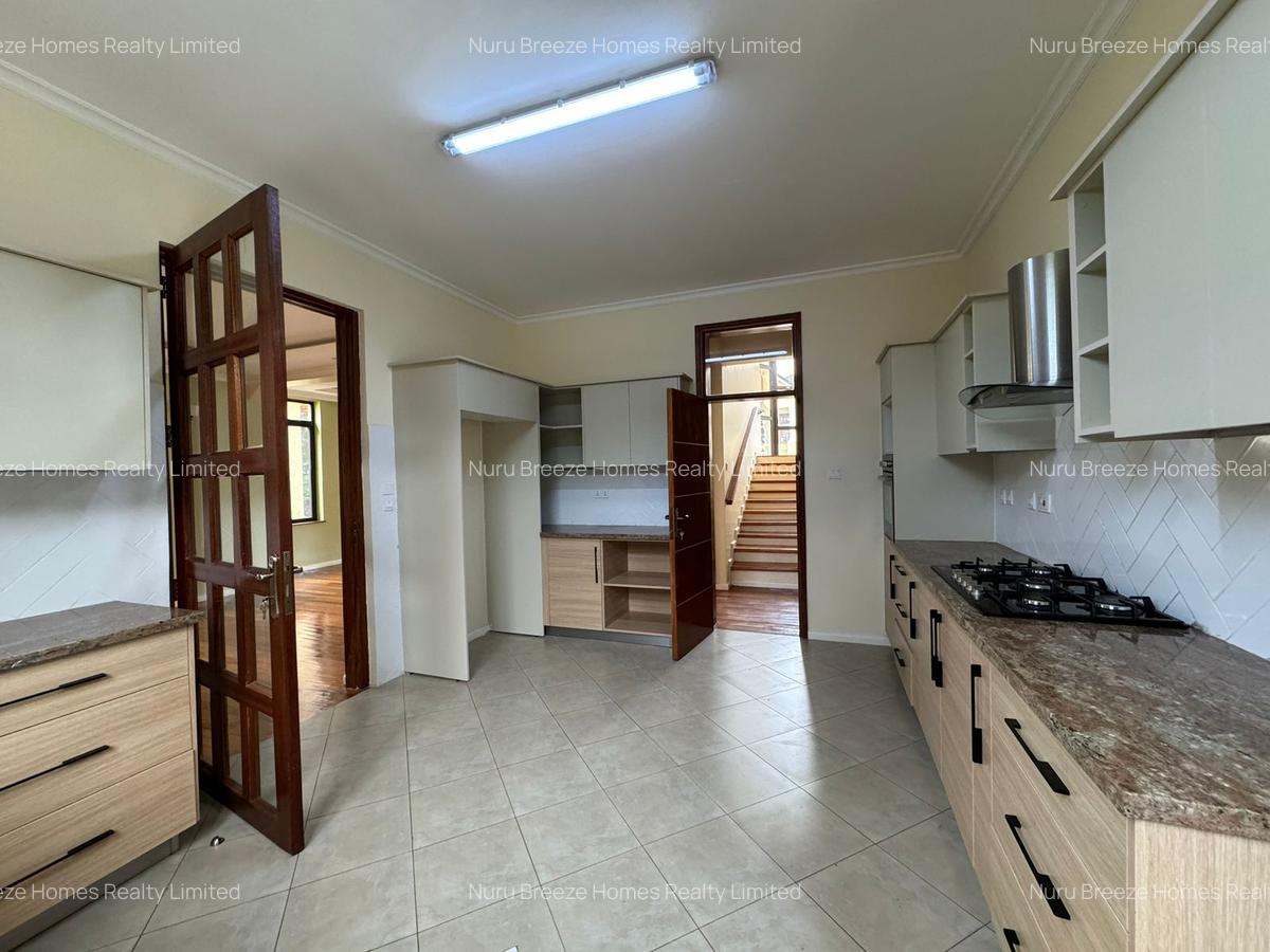 4 Bed Townhouse with En Suite in Lavington - 11
