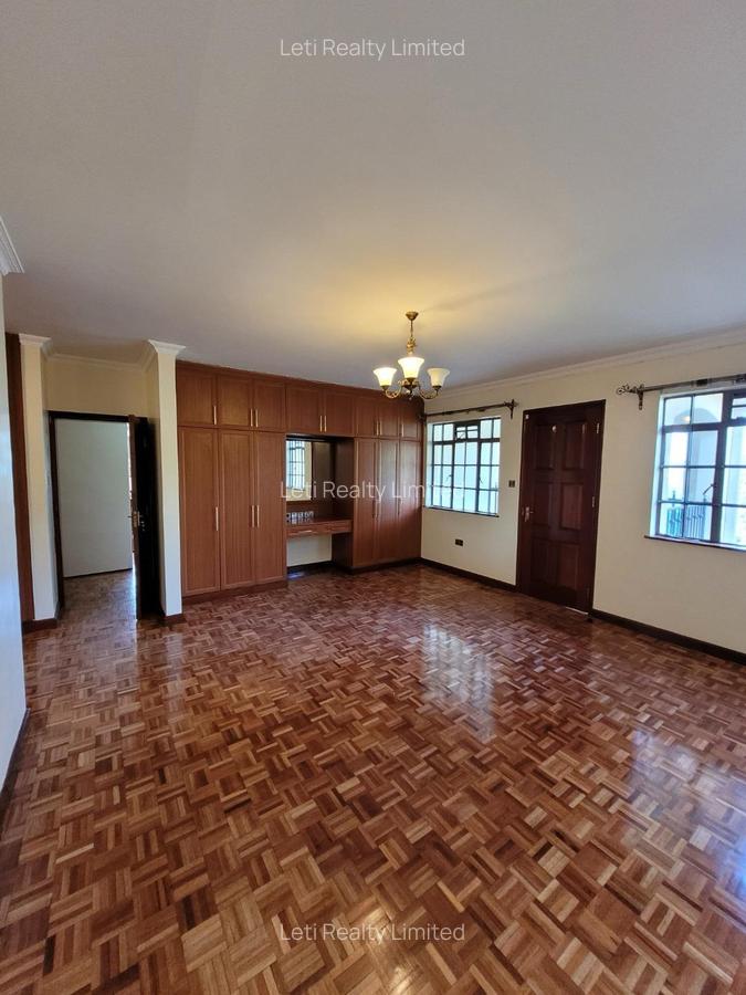 4 Bed Townhouse with En Suite in Lavington - 11