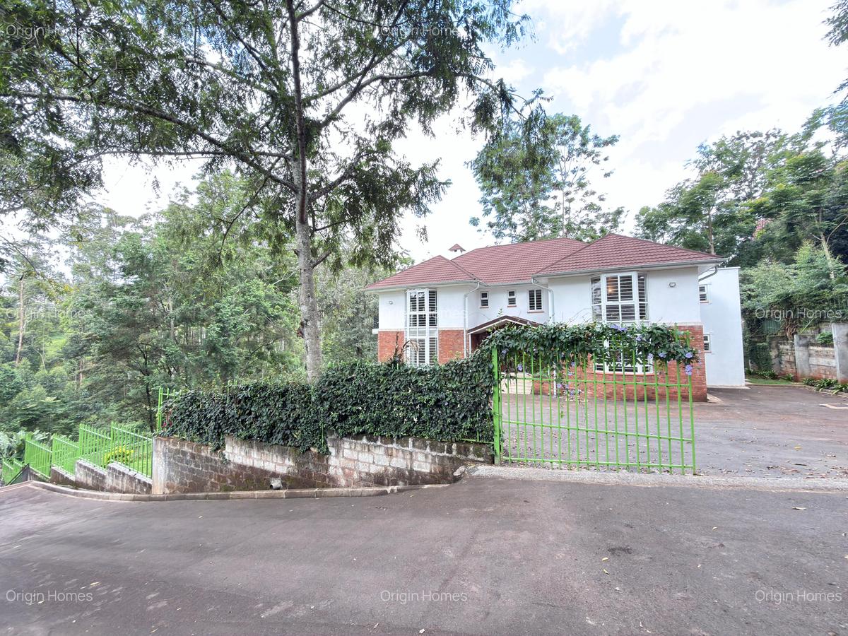 5 Bed House with En Suite at Rosslyn - 2