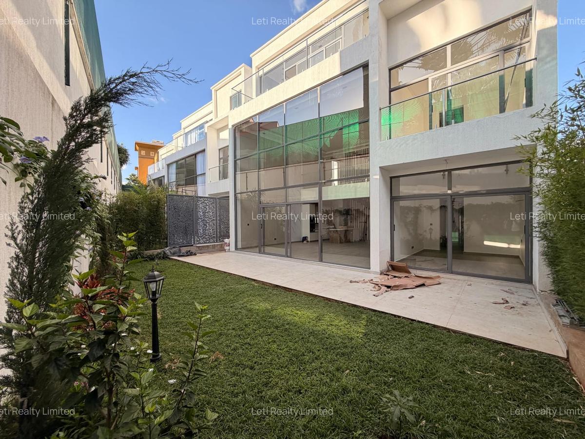 5 Bed Townhouse with En Suite in Lavington - 2
