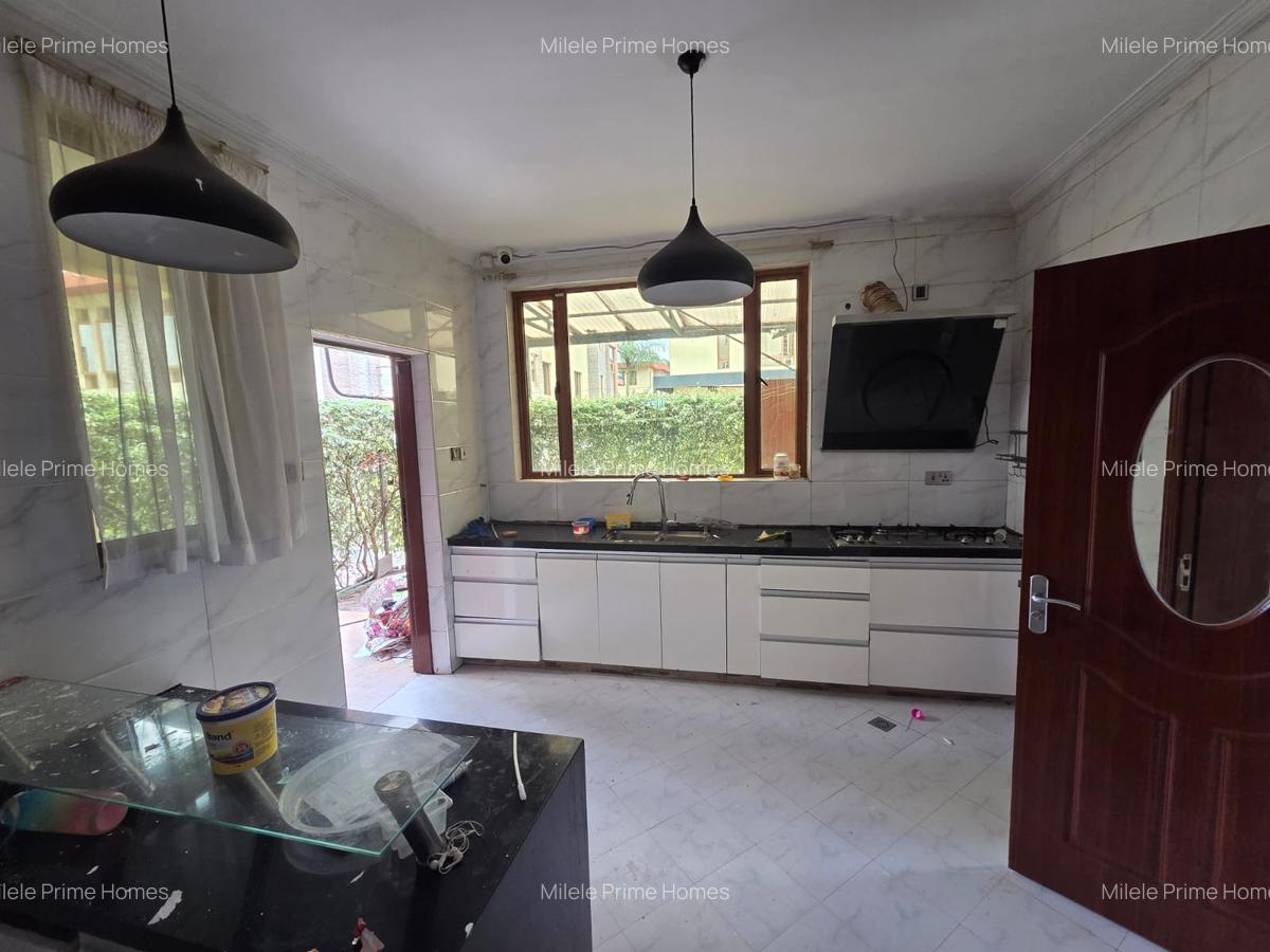 5 Bed Villa with En Suite in Lavington - 14
