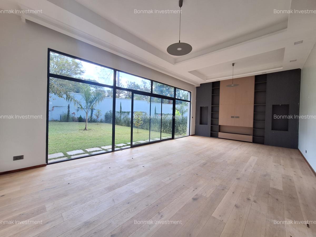 5 Bed Townhouse with En Suite at Lavington Green - 3