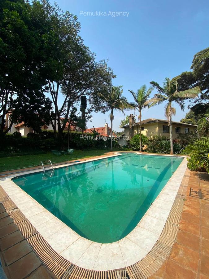 5 Bed House with En Suite in Lavington - 4