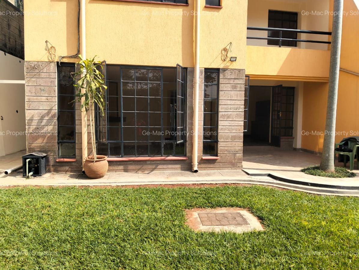 5 Bed House with En Suite in Lavington - 16