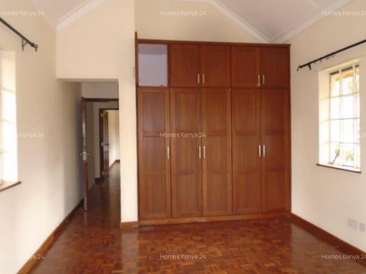 5 Bed House at Rosslyn Lone Tree - 15