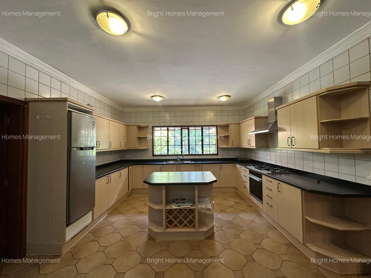 5 Bed House with En Suite in Runda - 5