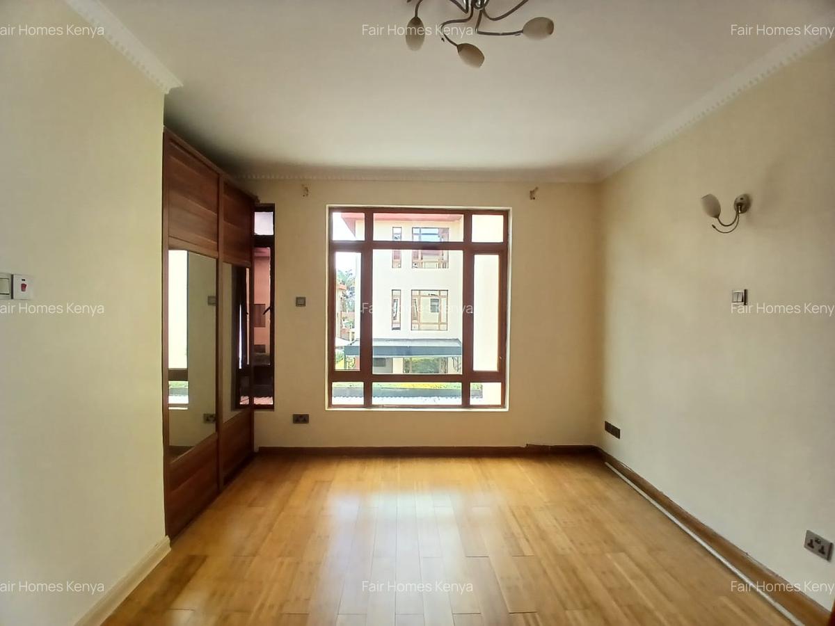 5 Bed Townhouse with En Suite at Lavington Green - 15
