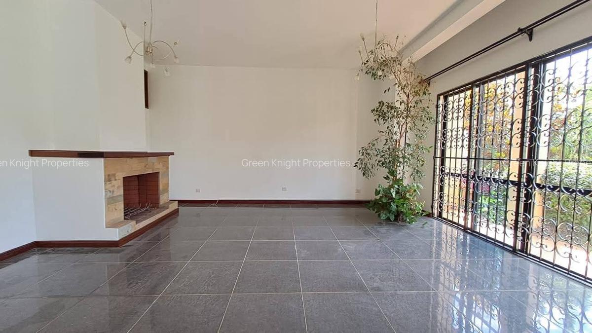 4 Bed Townhouse with En Suite in Spring Valley - 7