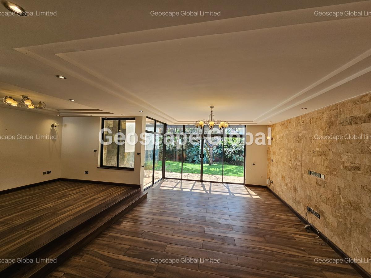 5 Bed House with En Suite in Lavington - 6