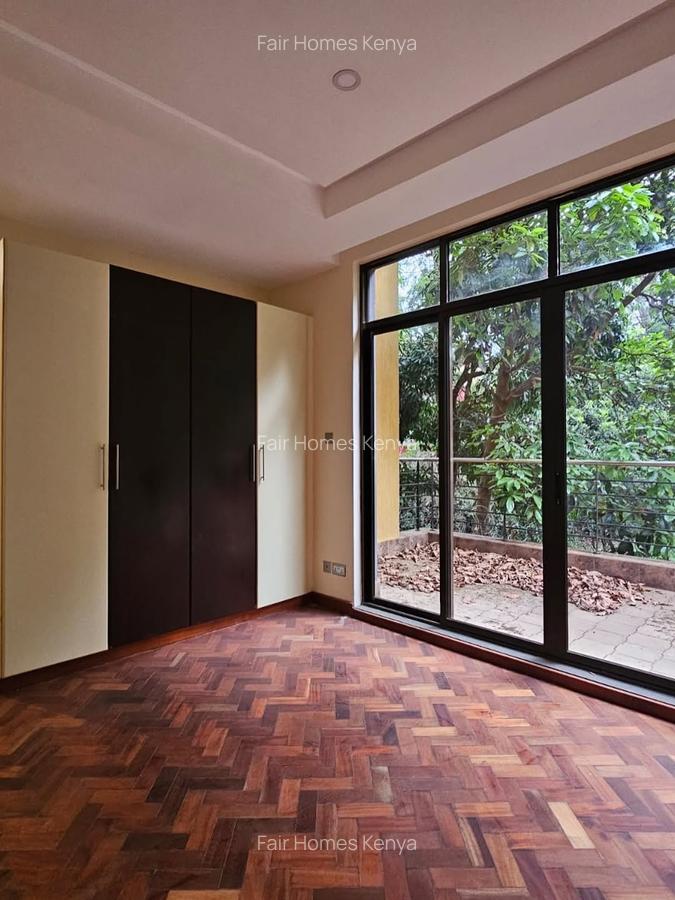 5 Bed Townhouse with En Suite at Lavington Green - 12