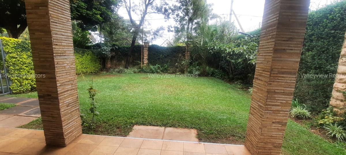 5 Bed Townhouse with En Suite at Lavington - 16