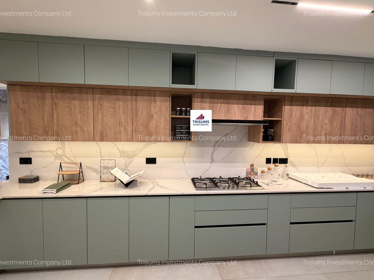 3 Bed Apartment with En Suite in Parklands - 4