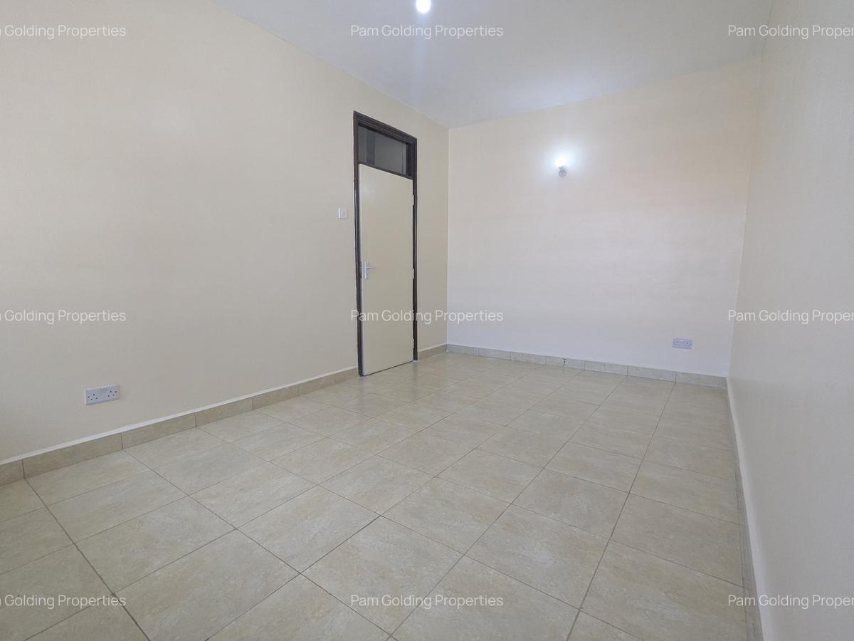 4 Bed House with En Suite at 3Rd Avenue - 7