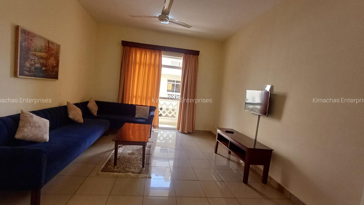 Serviced 2 Bed Apartment with En Suite at Links Road - 8