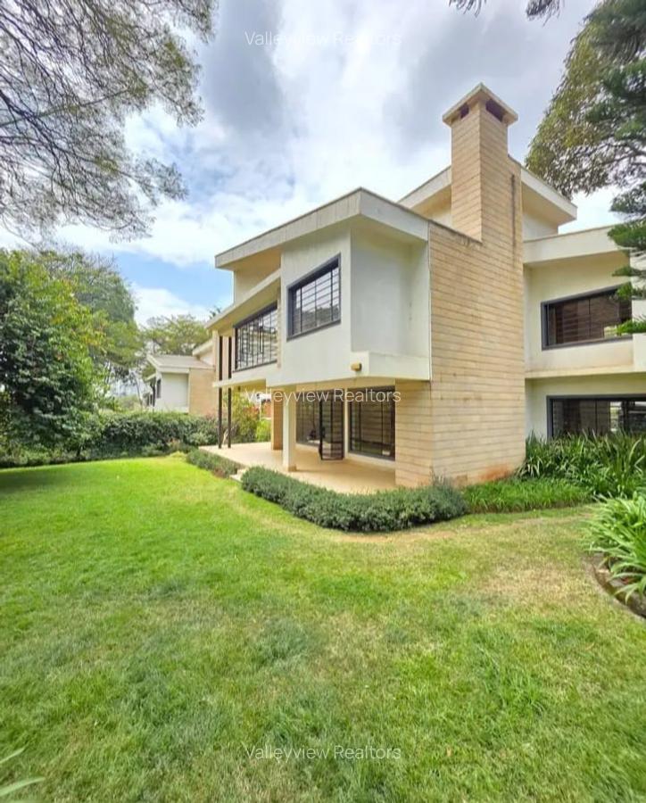 5 Bed Townhouse with En Suite at Lavington - 1