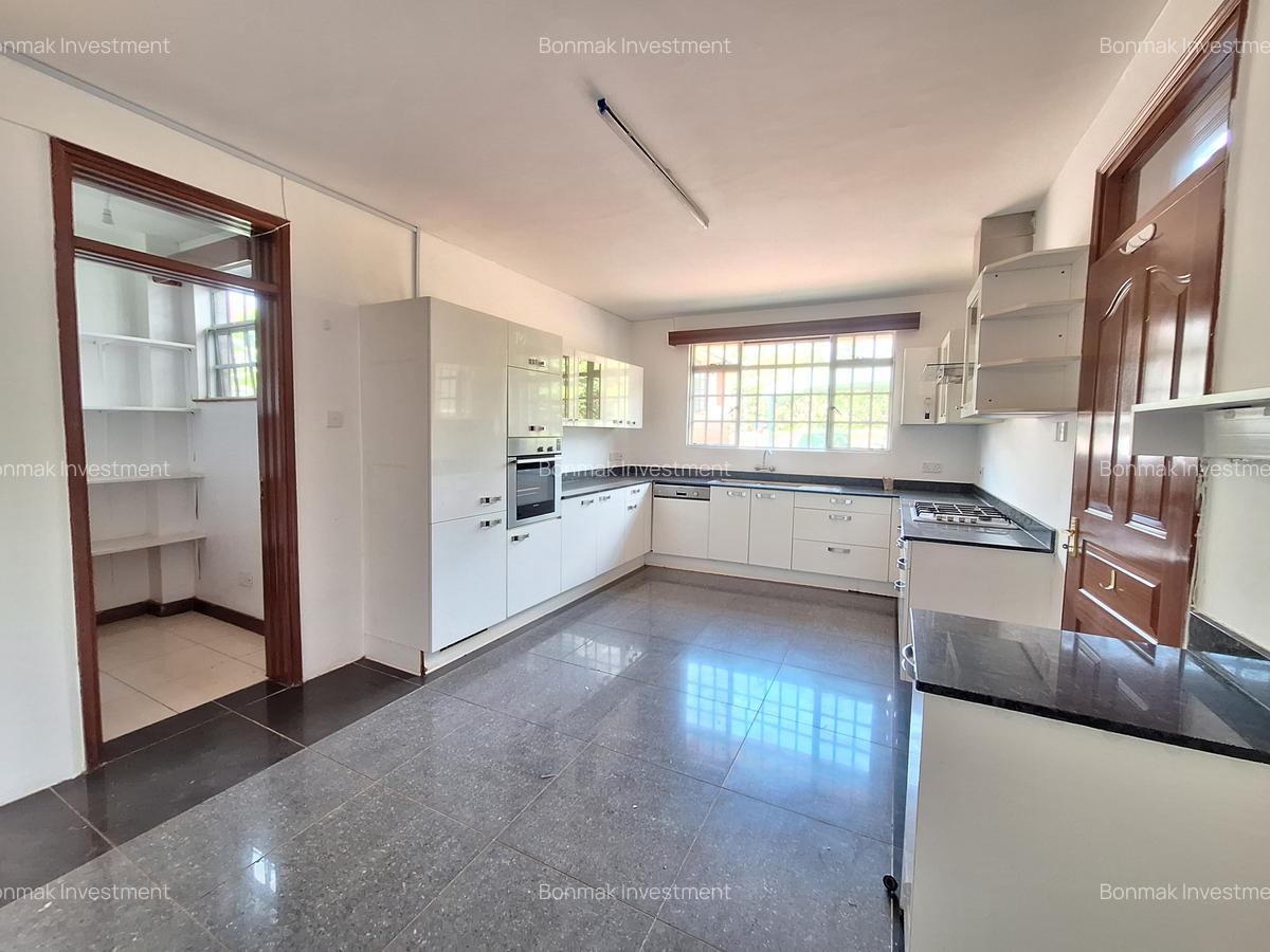 4 Bed Townhouse with En Suite at Rossylin Heights - 9
