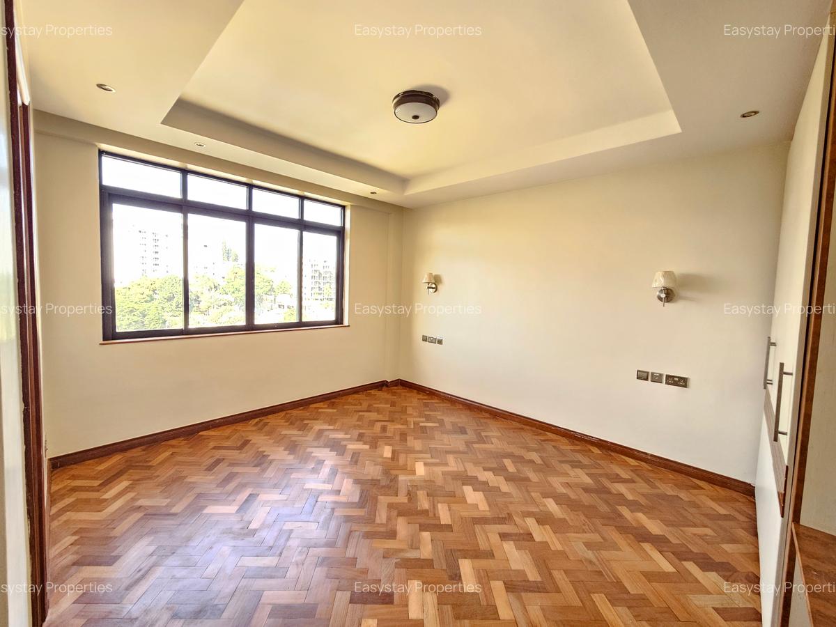 3 Bed Apartment with En Suite in Riverside - 4