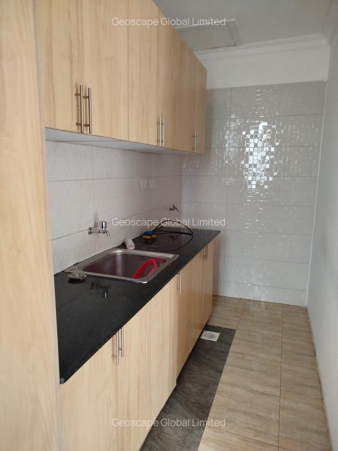 5 Bed House with En Suite in Runda - 12