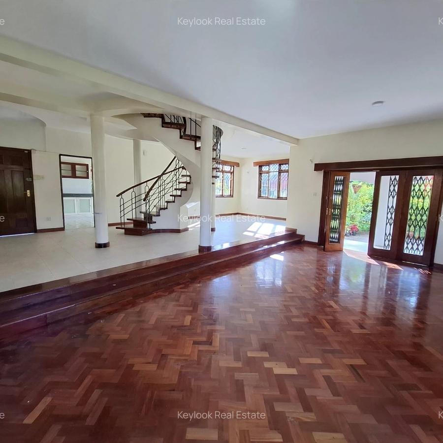 4 Bed Townhouse with En Suite at Lavington - 3