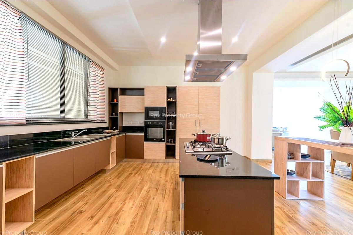 3 Bed Apartment with En Suite in Riverside - 5
