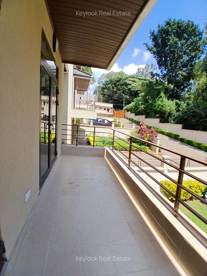 5 Bed Townhouse with En Suite at Lavington Green - 11