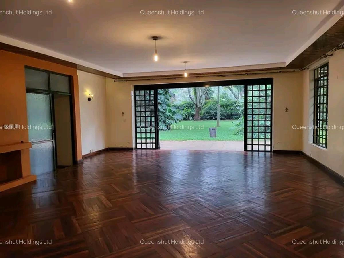 4 Bed House with En Suite at Loresho Crescent - 2