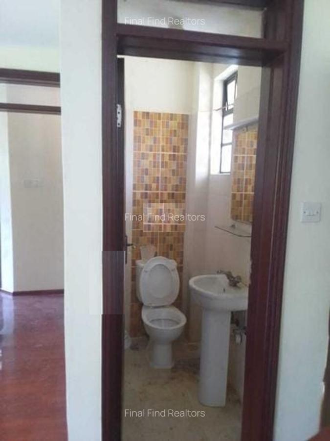 4 Bed Townhouse with En Suite in Ridgeways - 11