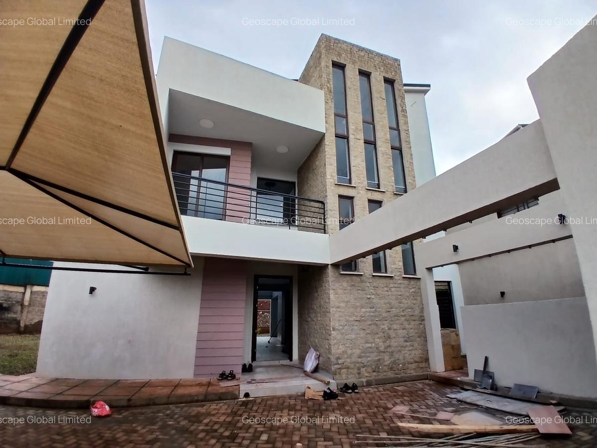 4 Bed House with En Suite in Runda - 1