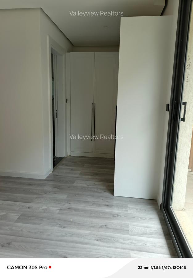 5 Bed Townhouse with En Suite at Lavington - 11
