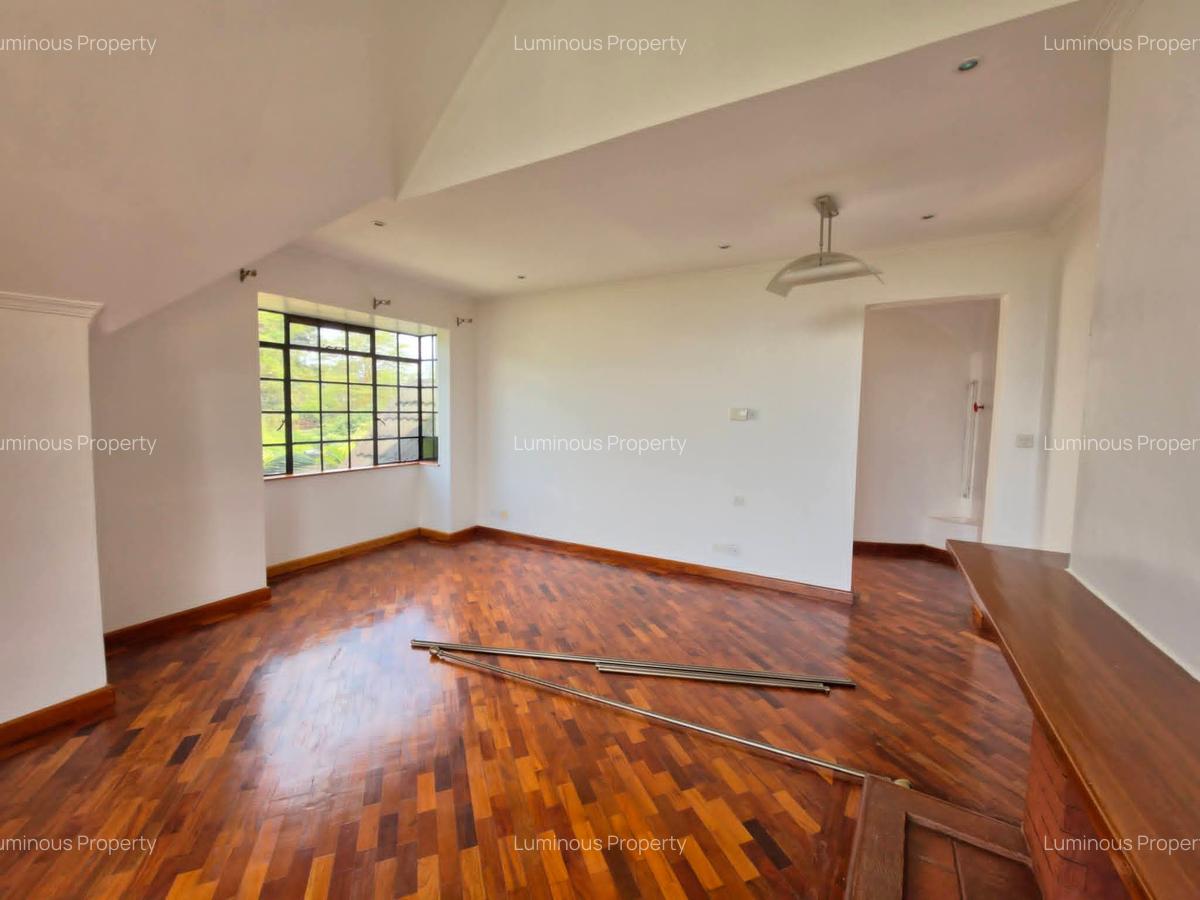4 Bed Villa with En Suite at Garden Estate - 11