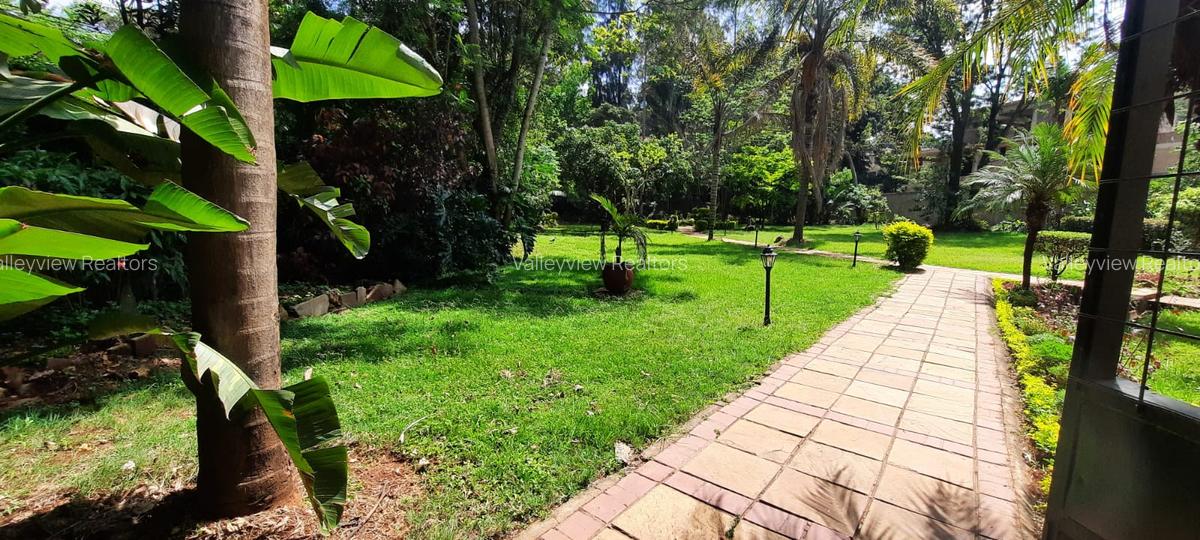 3 Bed House with En Suite at Lavington - 8