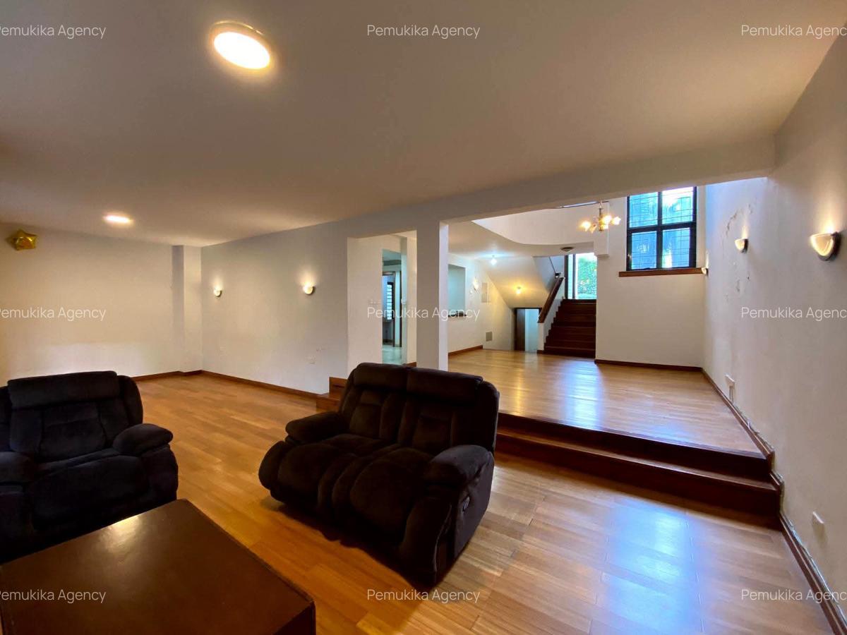 5 Bed Townhouse with En Suite in Spring Valley - 5