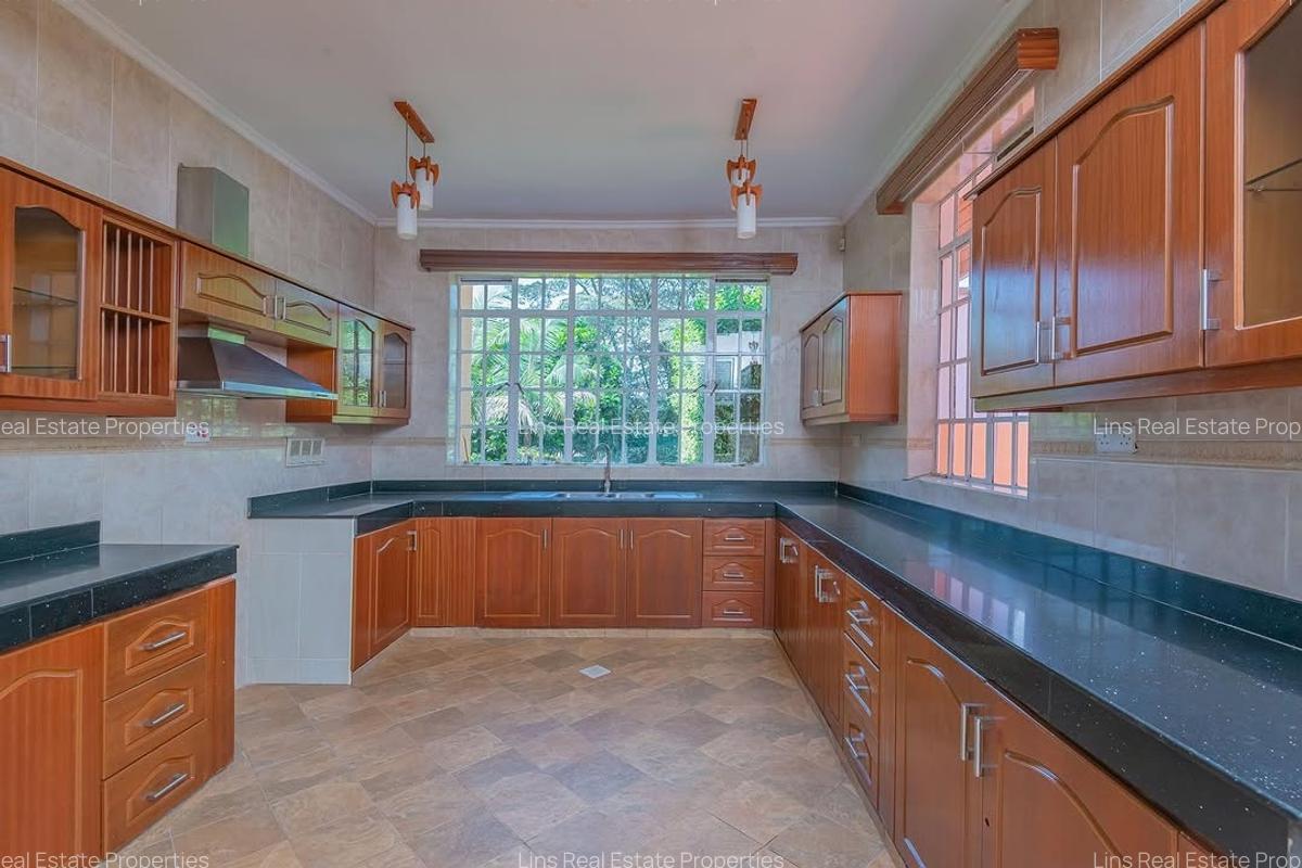 5 Bed Townhouse with En Suite in Kitisuru - 15