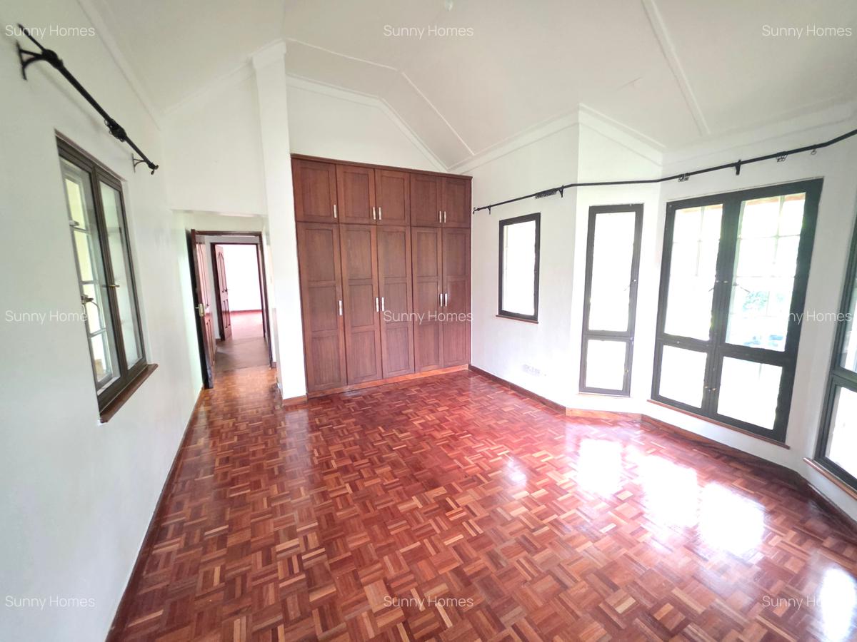 5 Bed Townhouse with En Suite at Rossylin Lone Tree - 9
